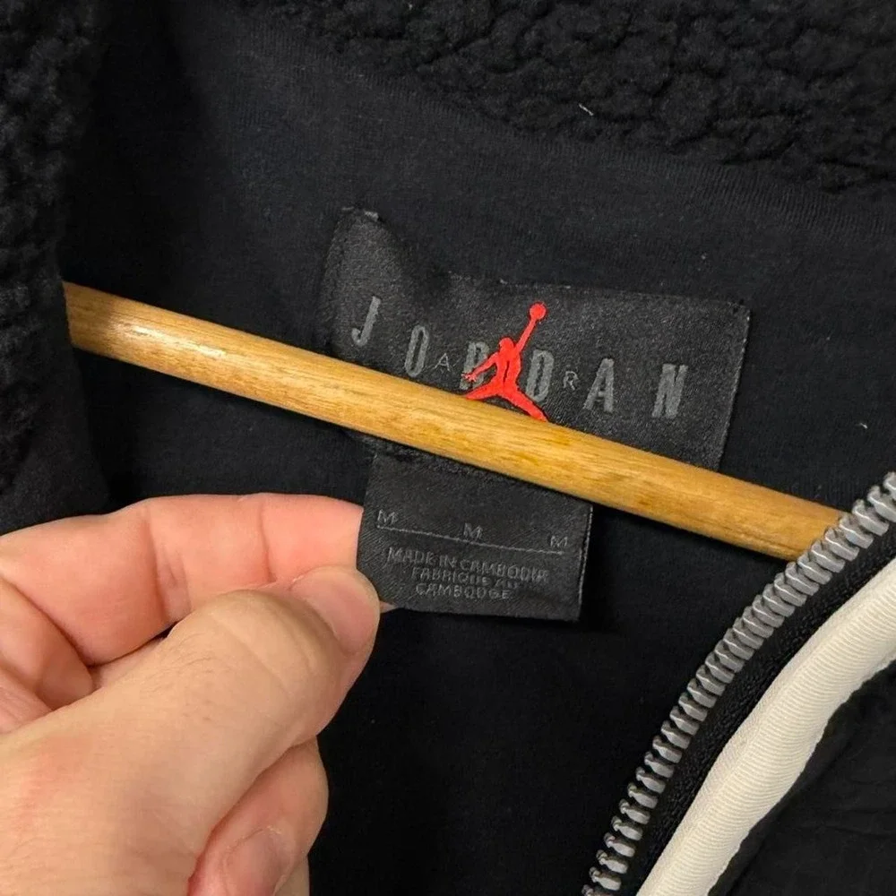 Air Jordan Essentials Full-Zip Winter‎ Fleece Jacket Black DV1583-010 Medium
